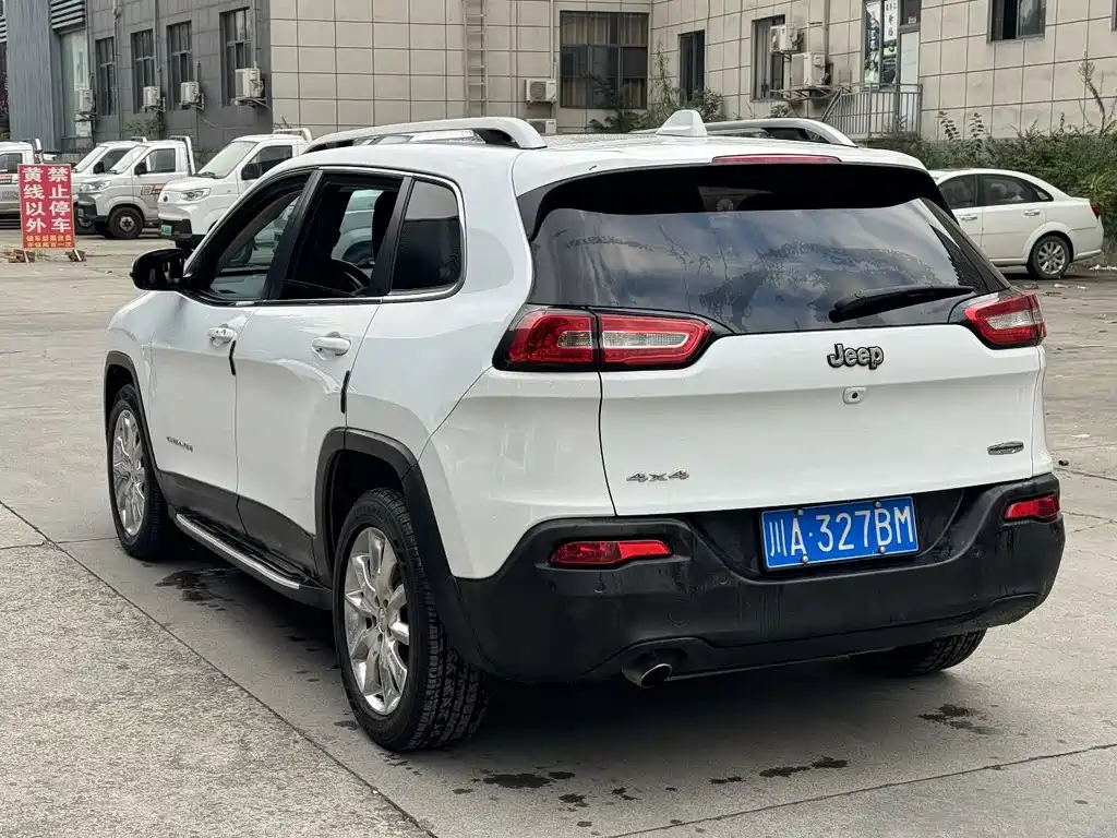 Jeep Cherokee (Import) — миниатюра 14