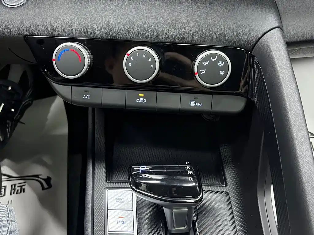 Hyundai Elantra — миниатюра 12