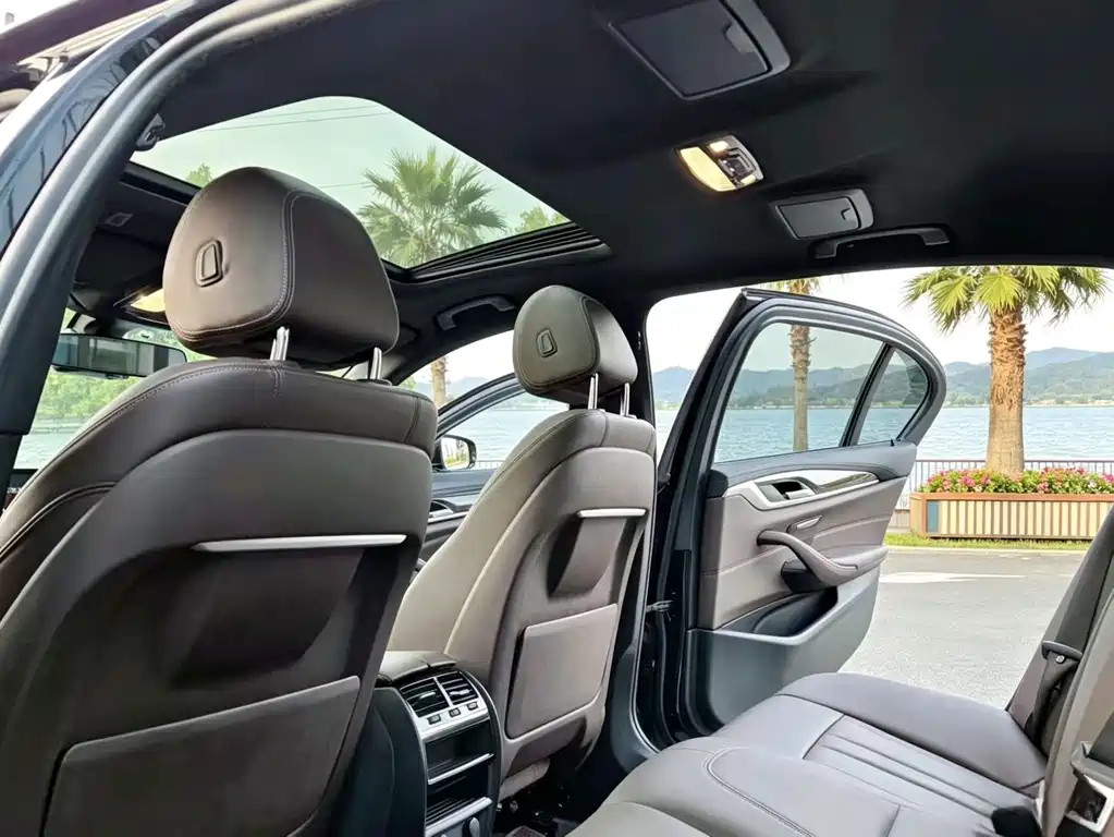BMW 5 Series — миниатюра 7