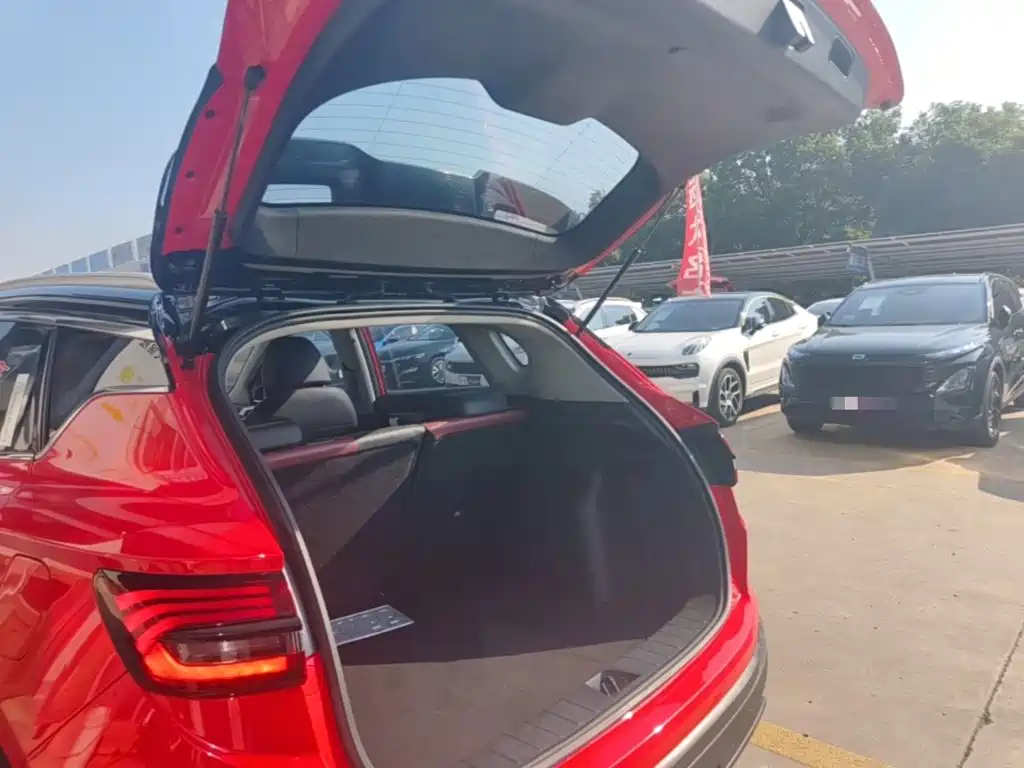Geely Binyue — миниатюра 19