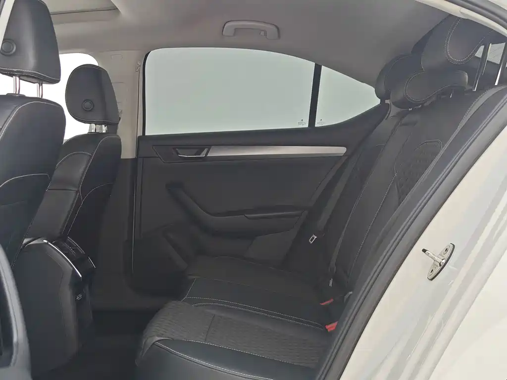 Skoda Superb — миниатюра 8