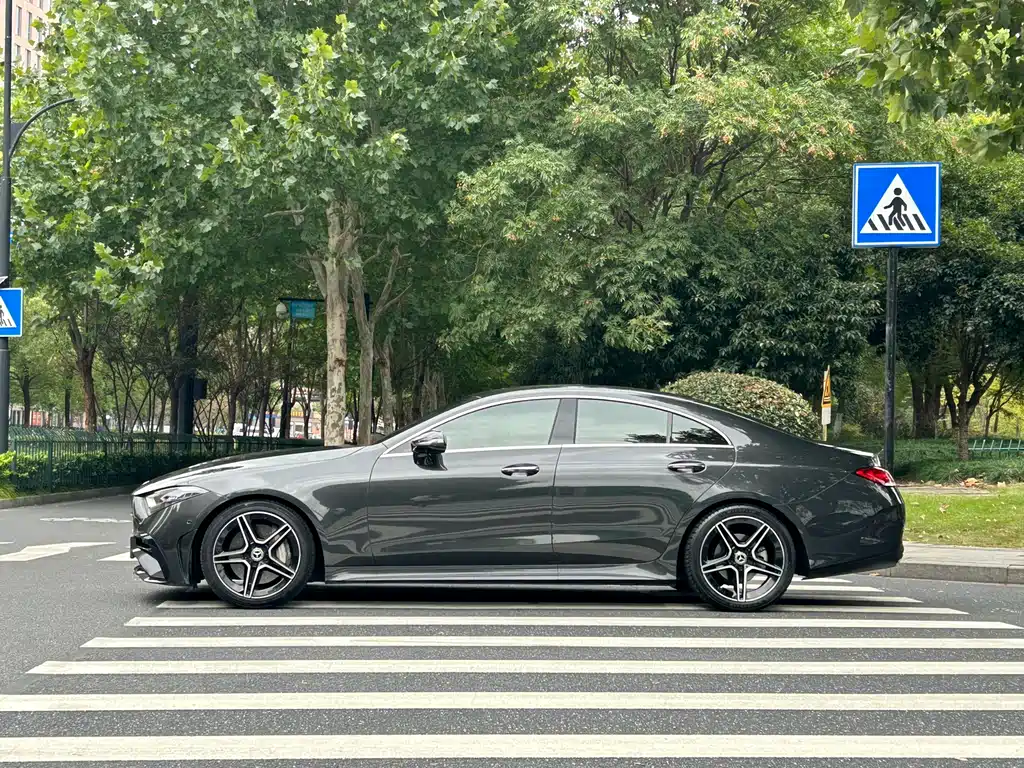 MERCEDES-BENZ CLS