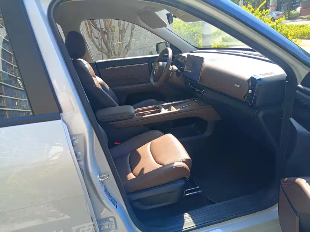 Wuling Xingguang 560 New Energy — миниатюра 11