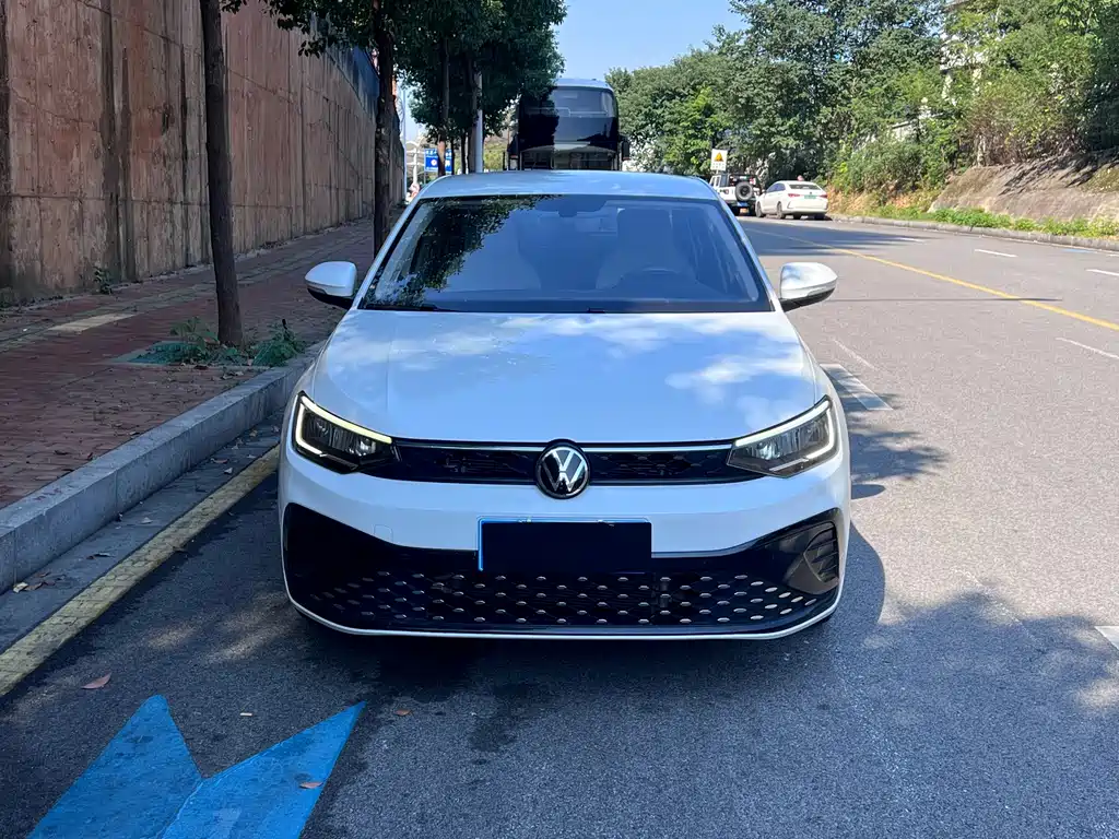 Volkswagen Lavida — миниатюра 2