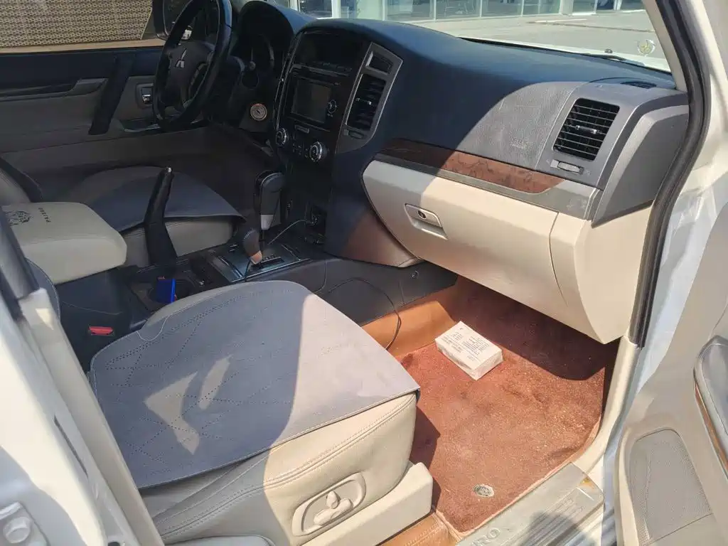 Mitsubishi Pajero (Import) — миниатюра 6