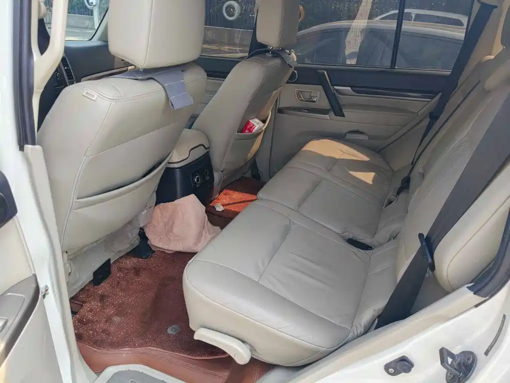 Mitsubishi Pajero (Import) — миниатюра 2