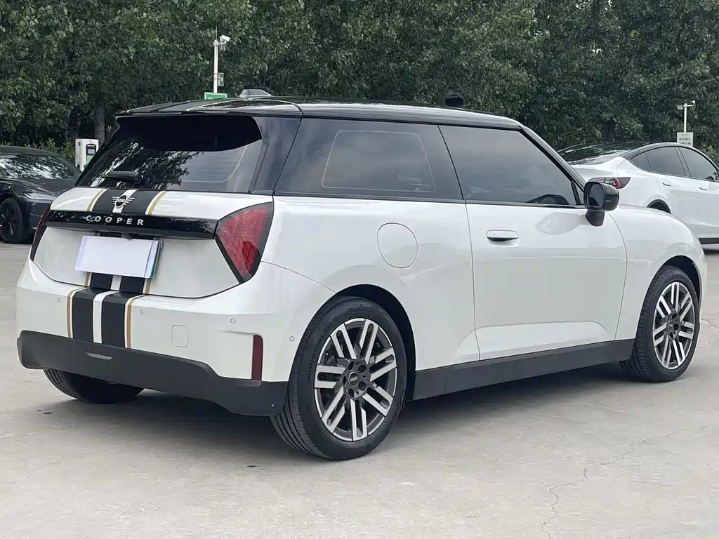 Mini COOPER 2024 456km COOPER E