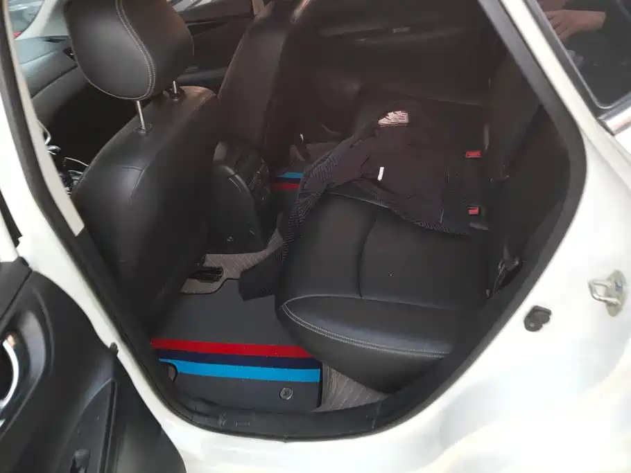 Nissan Tiida — миниатюра 11