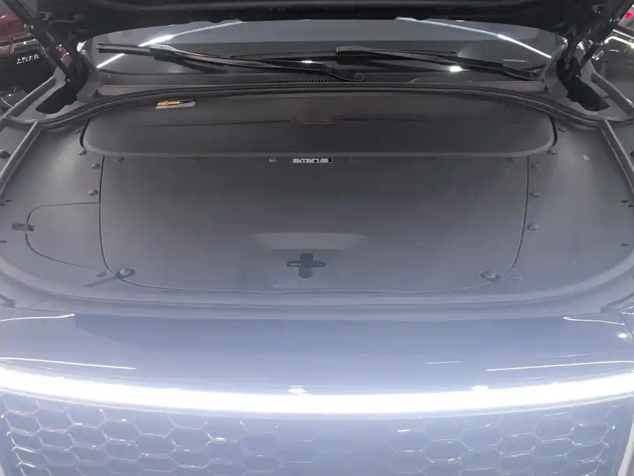 Li Auto Li ONE — миниатюра 10