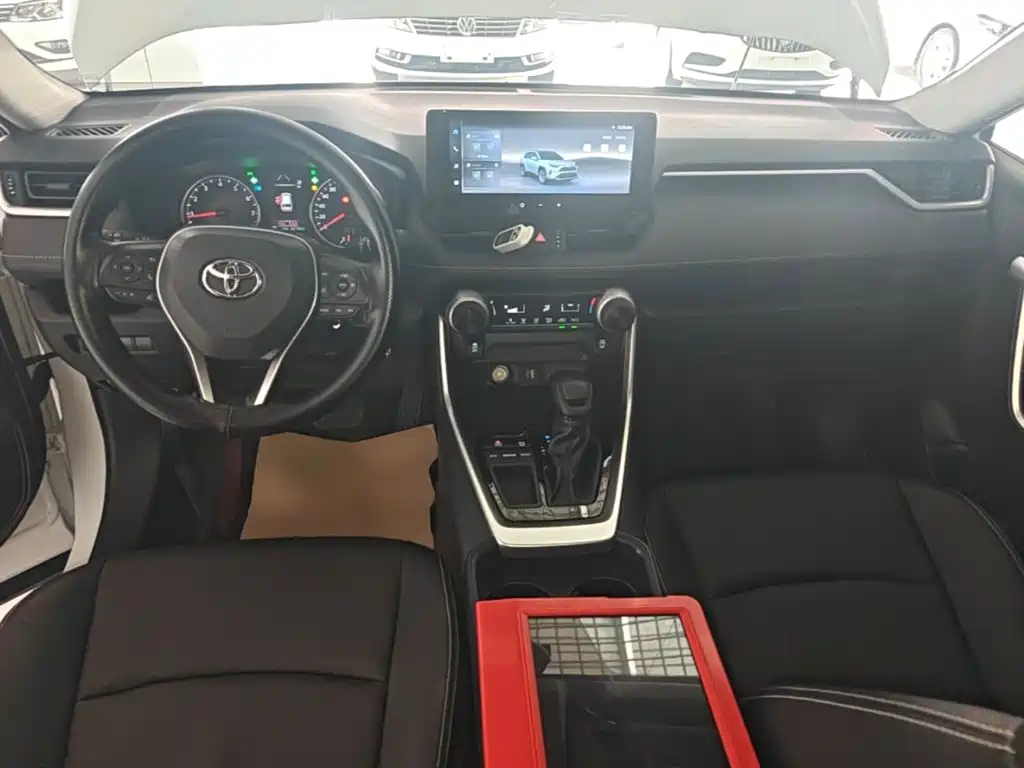 Toyota RAV4 — миниатюра 10