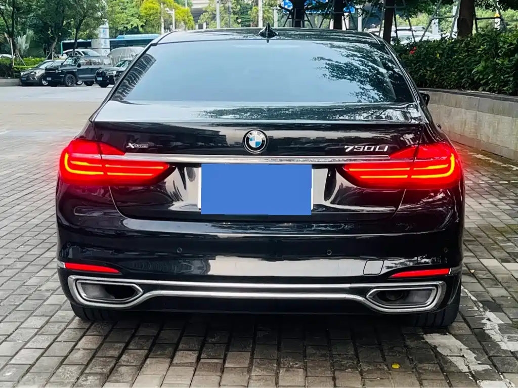 BMW 7 Series — миниатюра 3