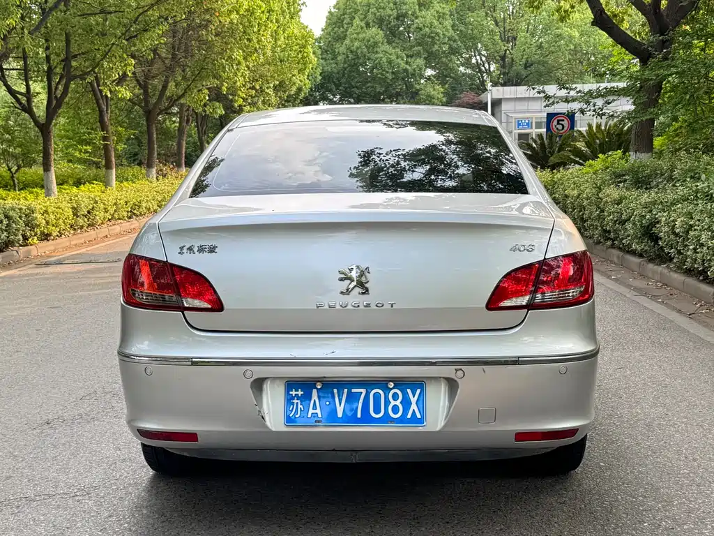 Peugeot 408 2010 2.0L AT Luxury
