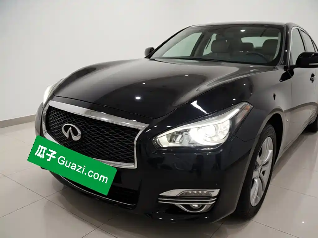 Infiniti Q70