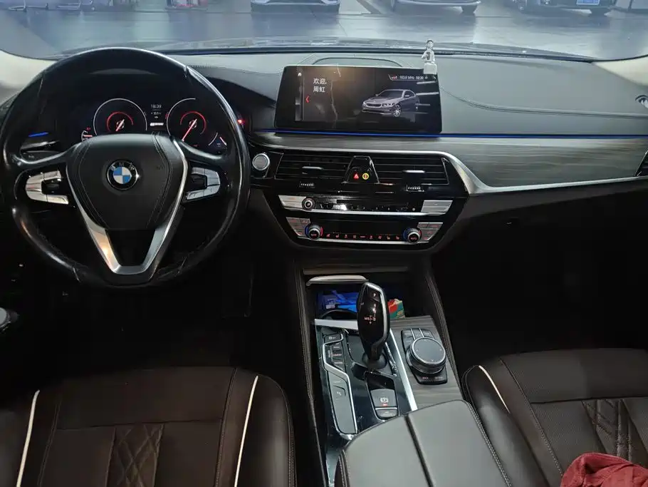BMW 5 Series New Energy — миниатюра 12