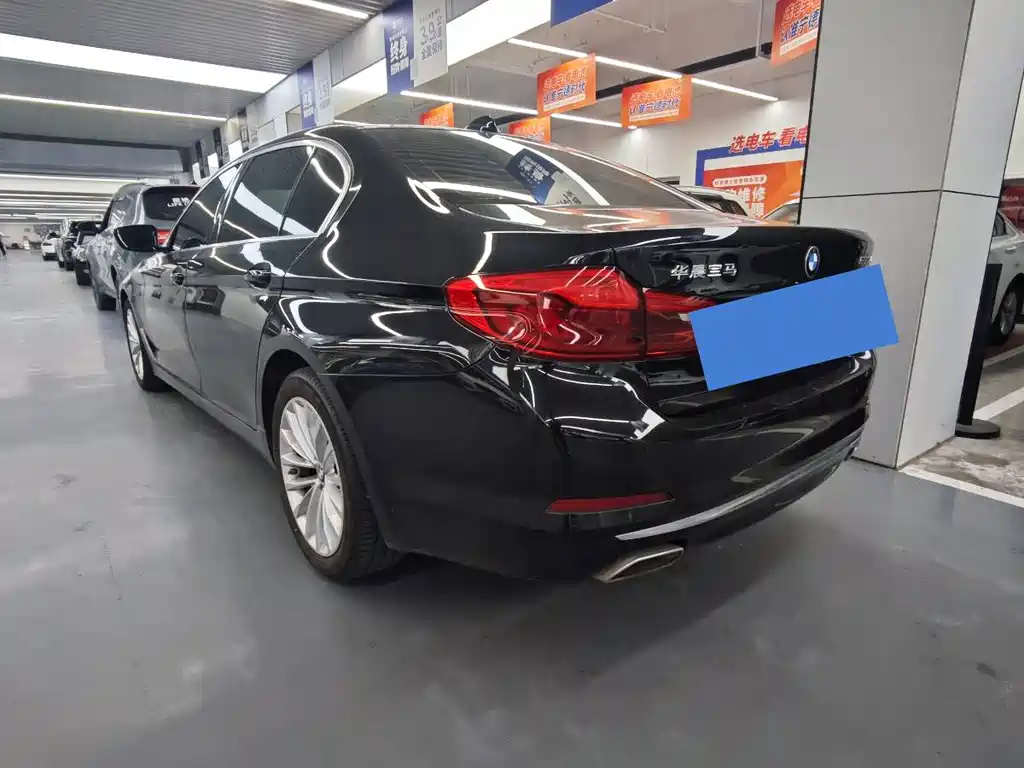 BMW 5 Series — миниатюра 10