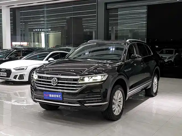 VOLKSWAGEN TOUAREG