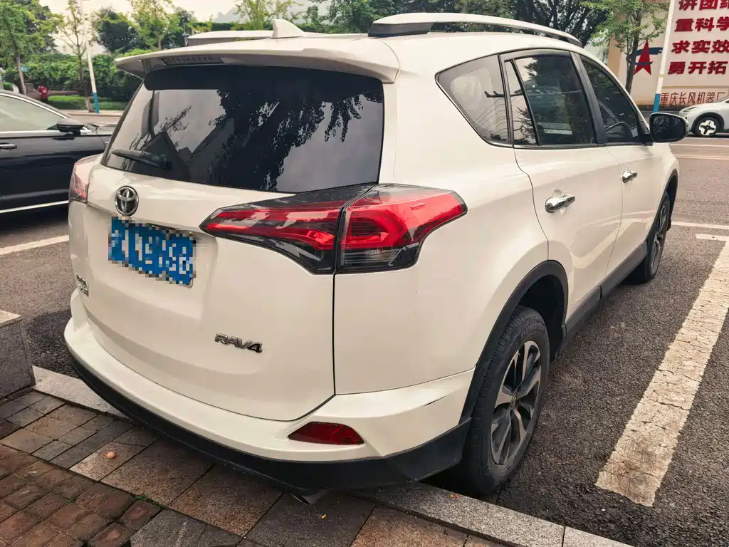 Toyota RAV4 — миниатюра 2