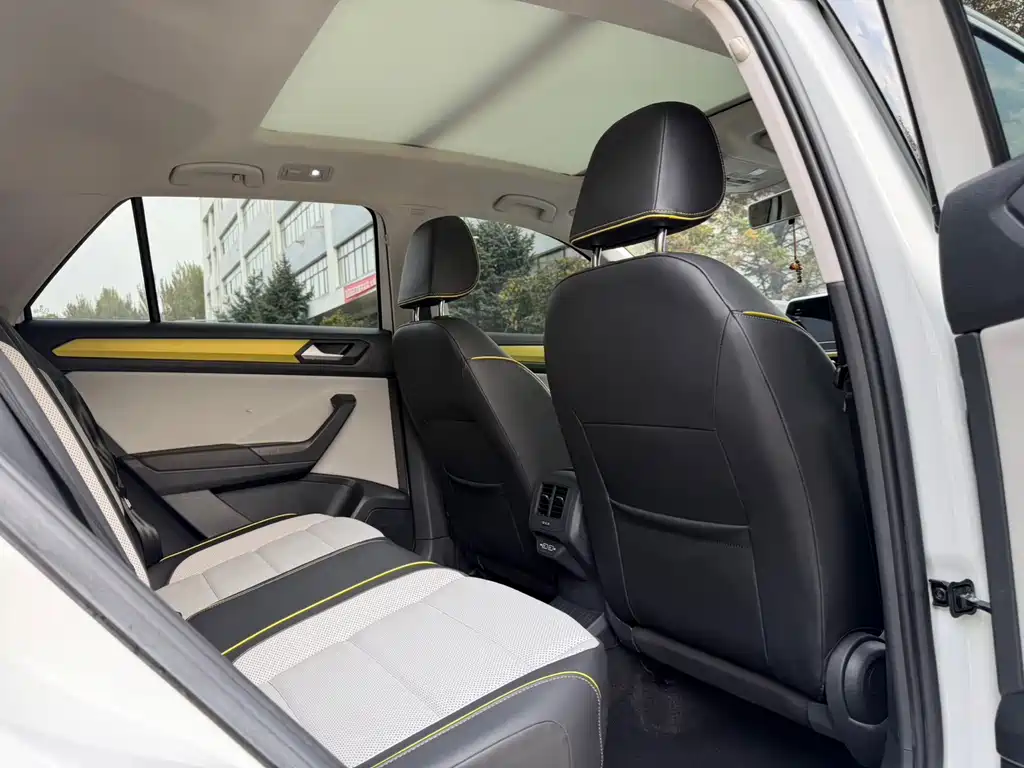 Volkswagen T-Roc — миниатюра 13
