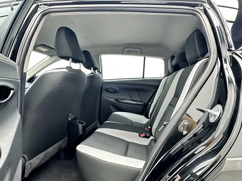Toyota Yaris L — миниатюра 5