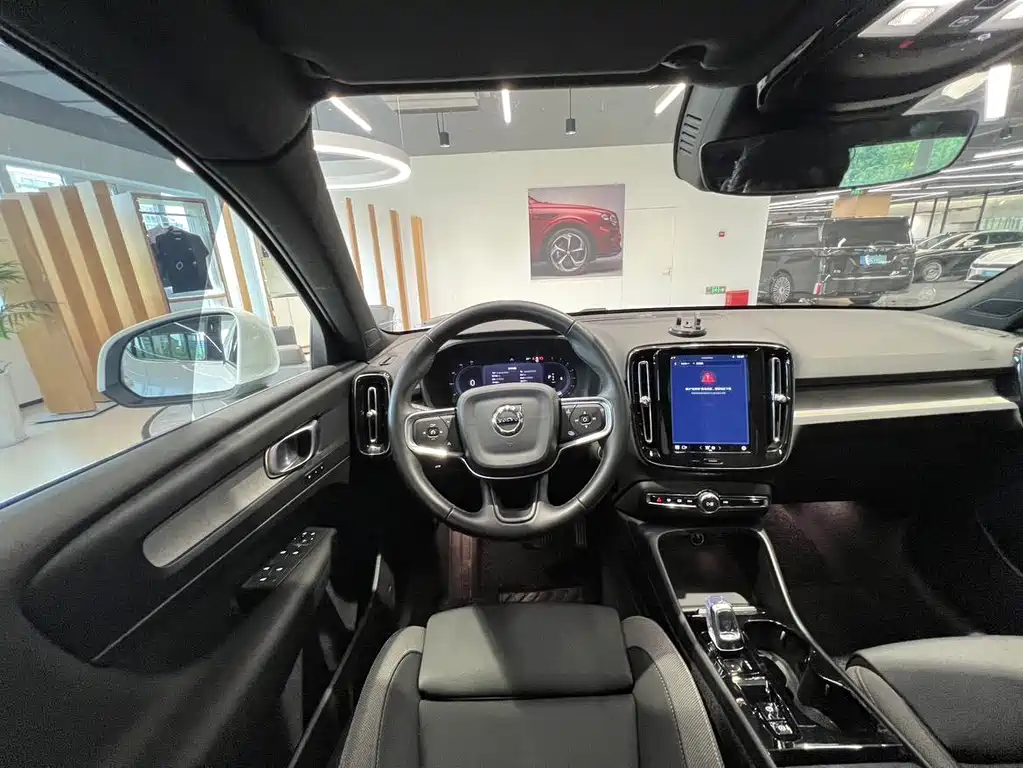 Volvo XC40 — миниатюра 12
