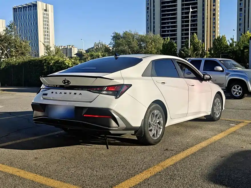 Hyundai Elantra — миниатюра 7