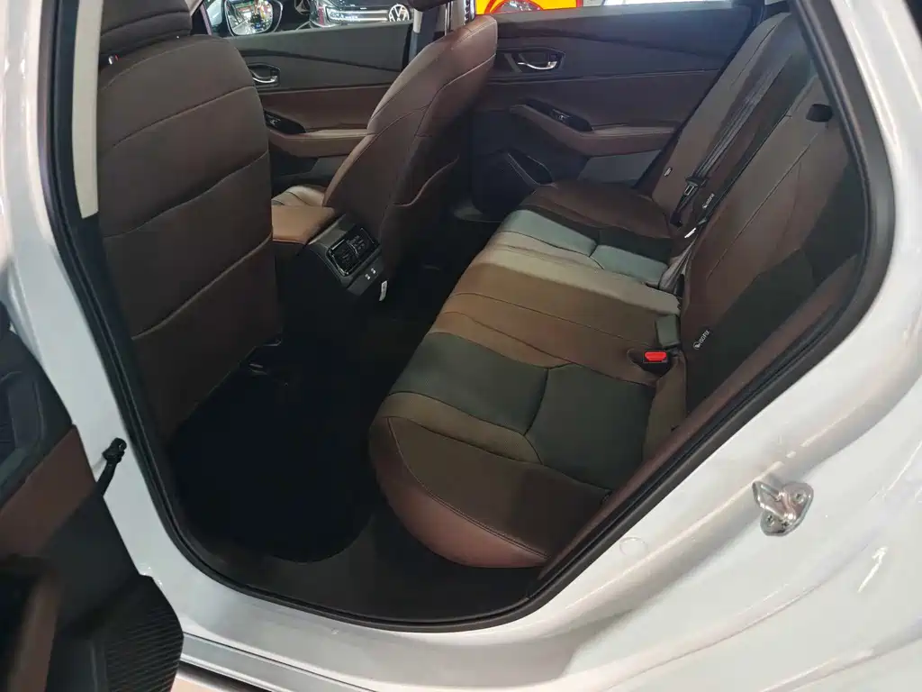 Honda Inspire PHEV — миниатюра 11