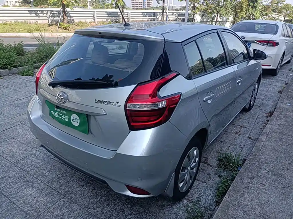 Toyota Yaris L — миниатюра 7