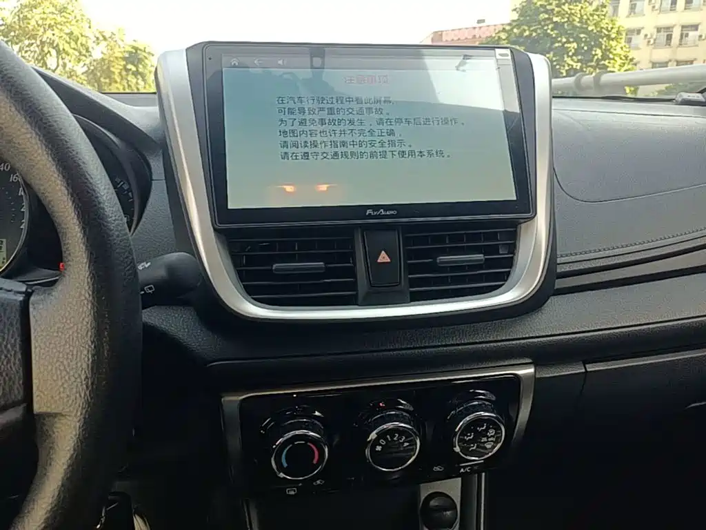 Toyota Yaris L — миниатюра 13