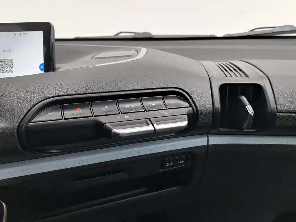 Baojun E300 — миниатюра 12
