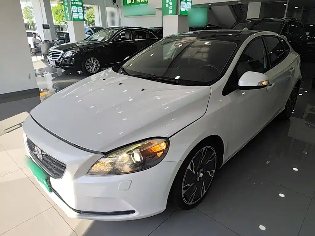 Volvo V40 — миниатюра 2