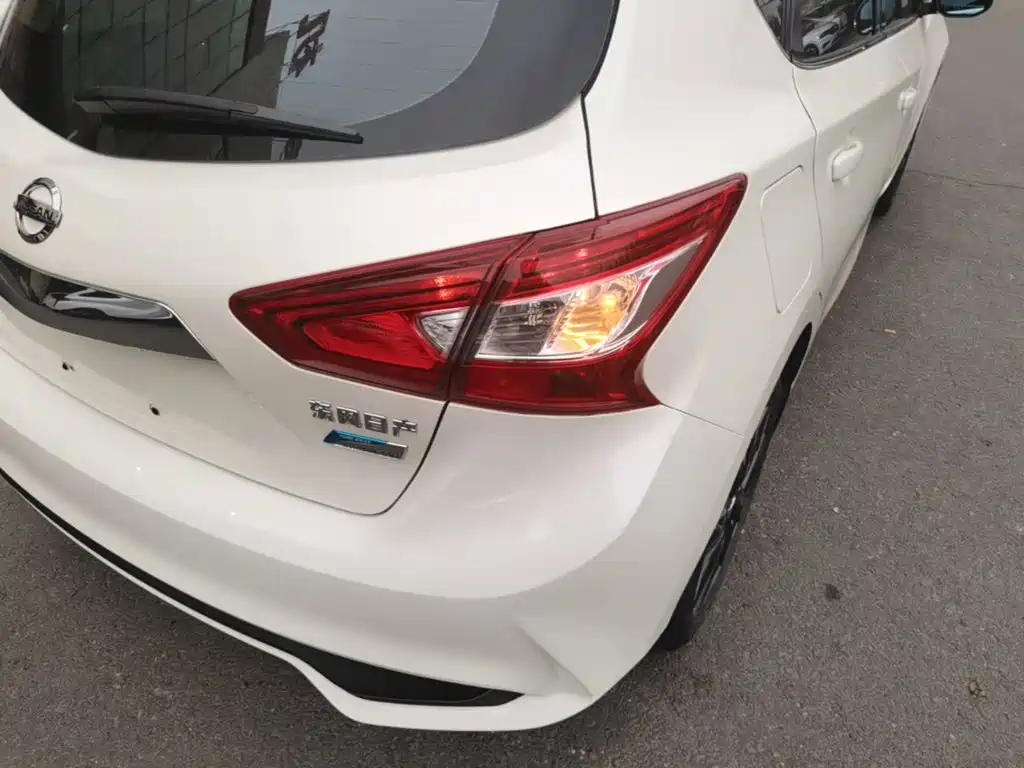 Nissan Tiida — миниатюра 8