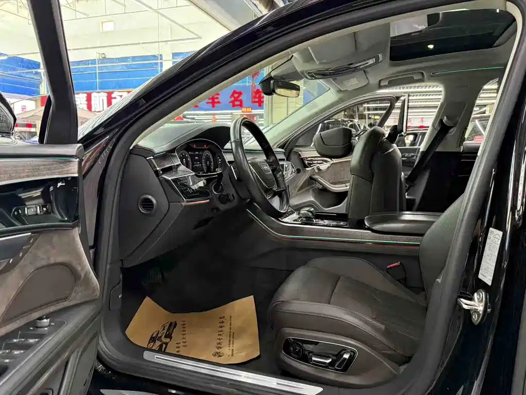 Audi A8 - фото 4