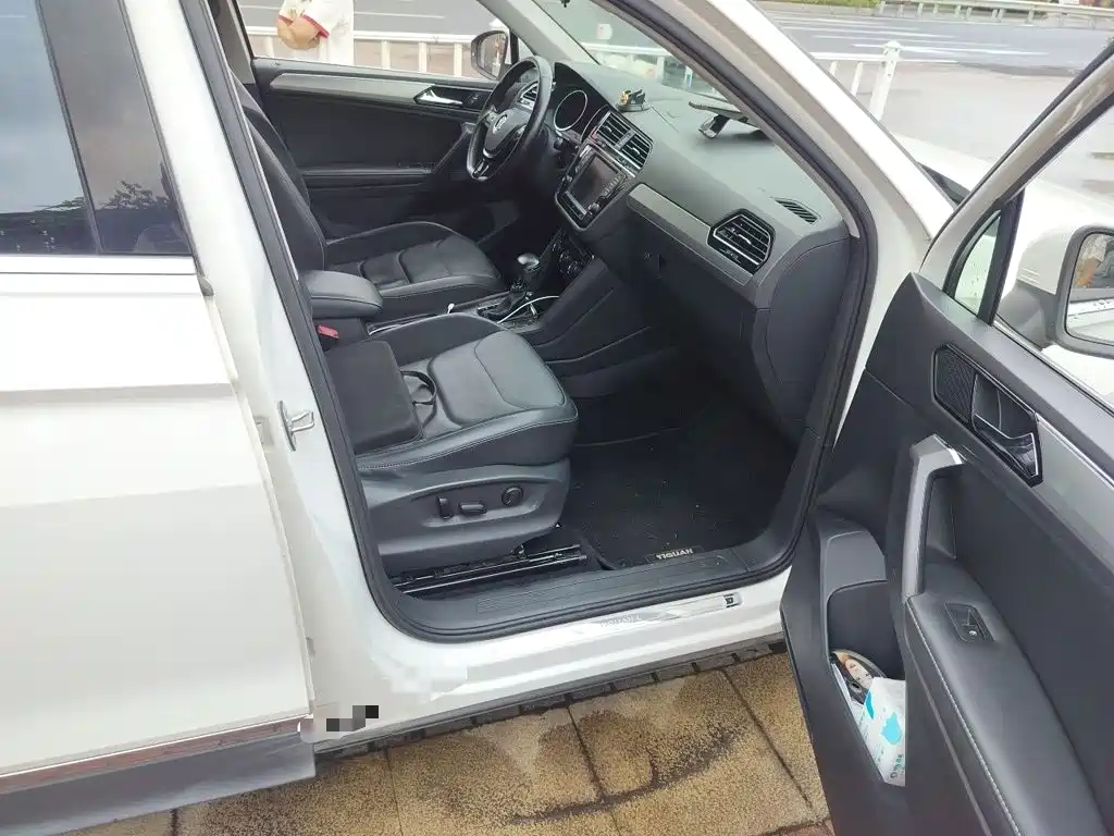 Volkswagen Tiguan L — миниатюра 18