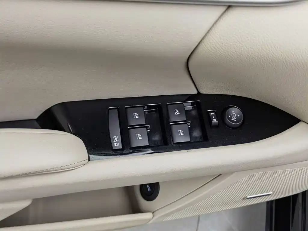 Cadillac XTS — миниатюра 9