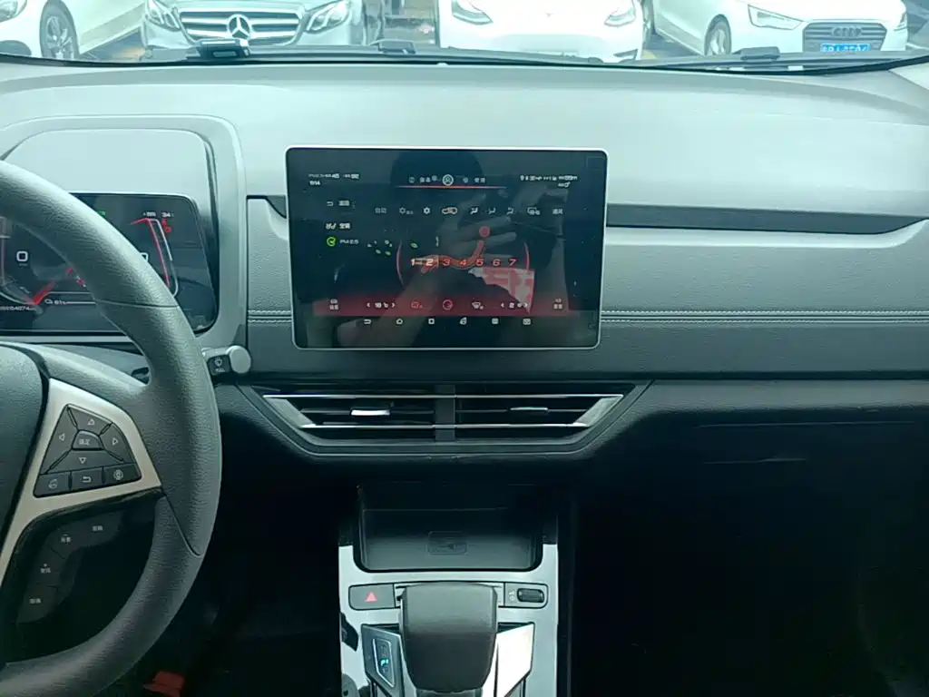 BYD Yuan EV — миниатюра 13