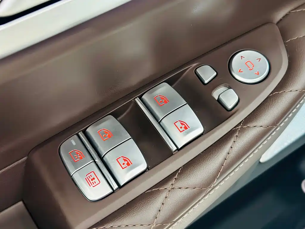 BMW 7 Series — миниатюра 14