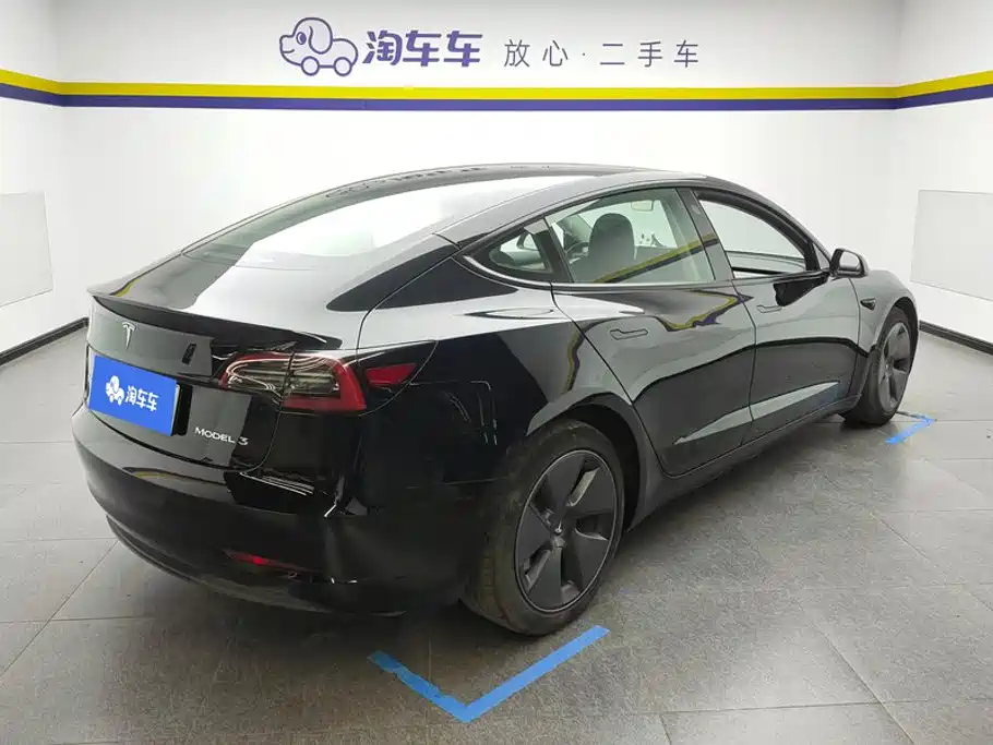Tesla Model 3 — миниатюра 3