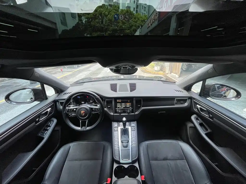 Porsche Macan — миниатюра 6