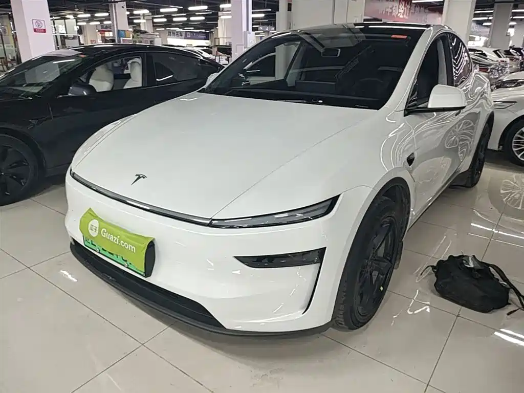 Tesla Model Y 2025