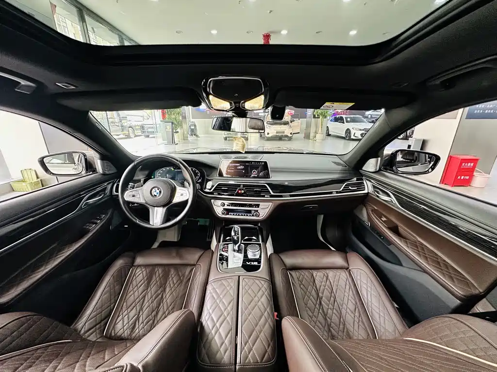 BMW 7 Series — миниатюра 6