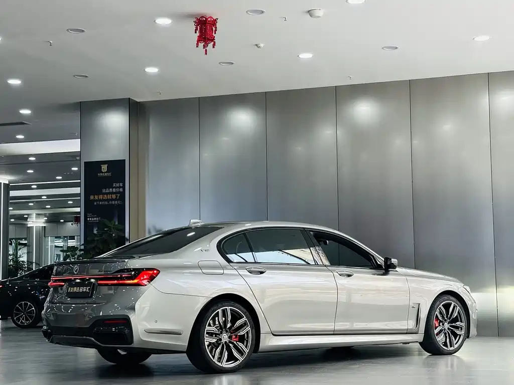 BMW 7 Series — миниатюра 7