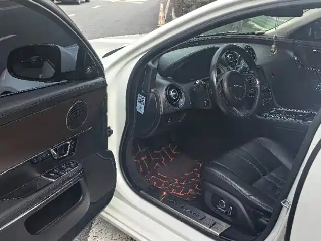 Jaguar XJ — миниатюра 5