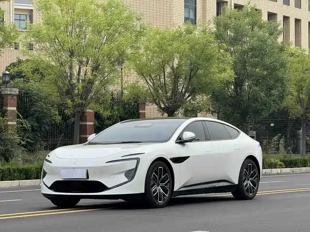 2025 Avatr 12
