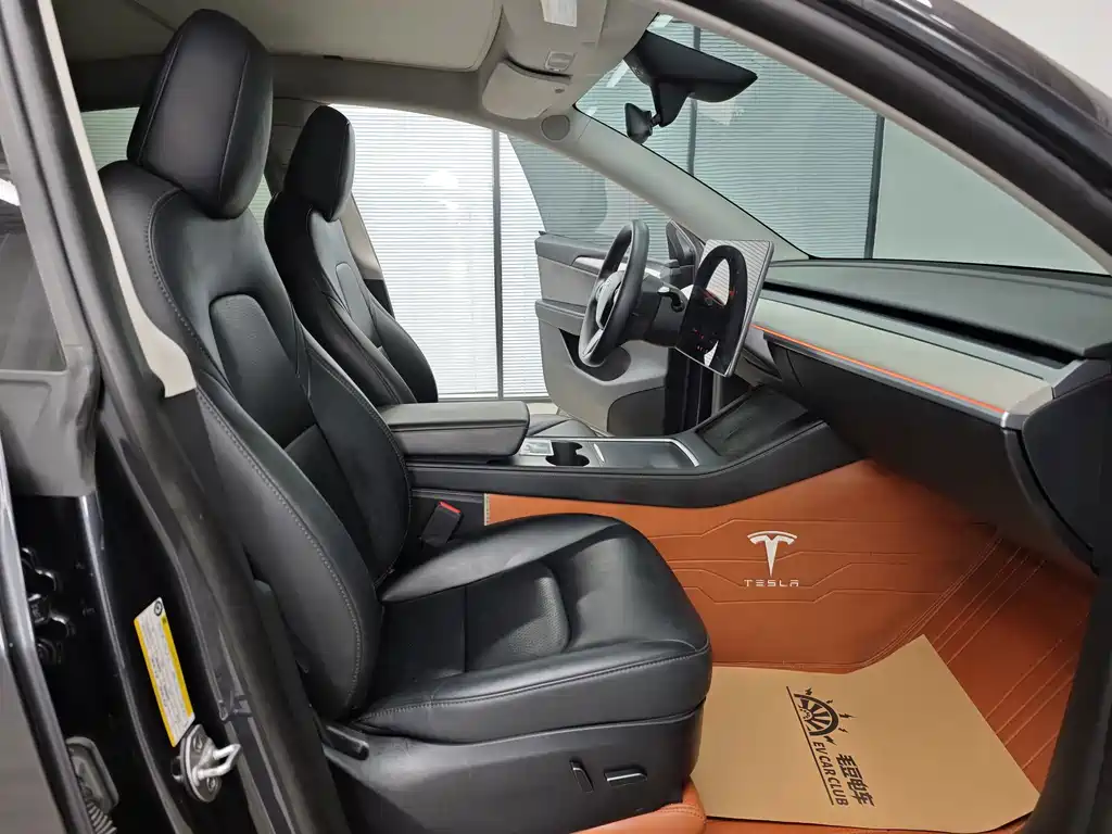 Tesla Model Y — миниатюра 39