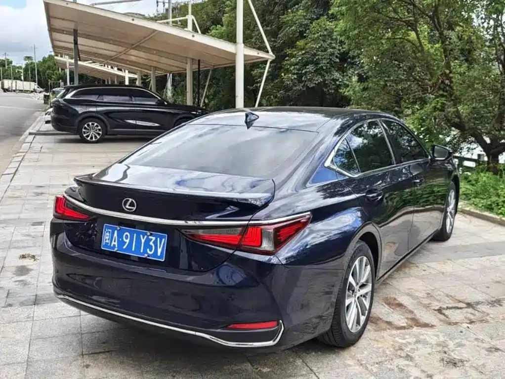 Lexus ES — миниатюра 2