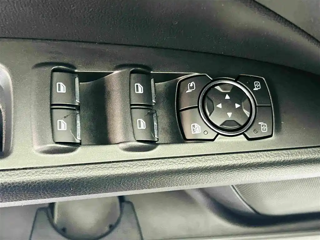Ford Mondeo — миниатюра 18