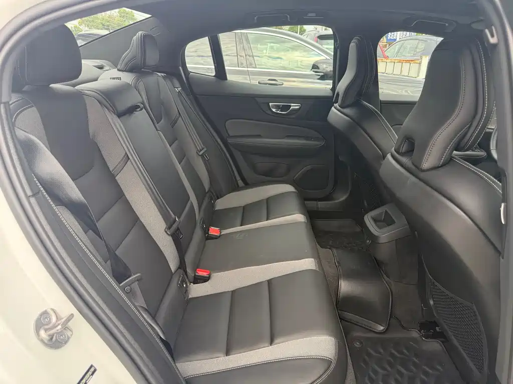 Volvo S60 — миниатюра 16