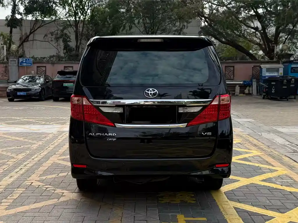 Toyota Alphard 2012 2.4L Luxury