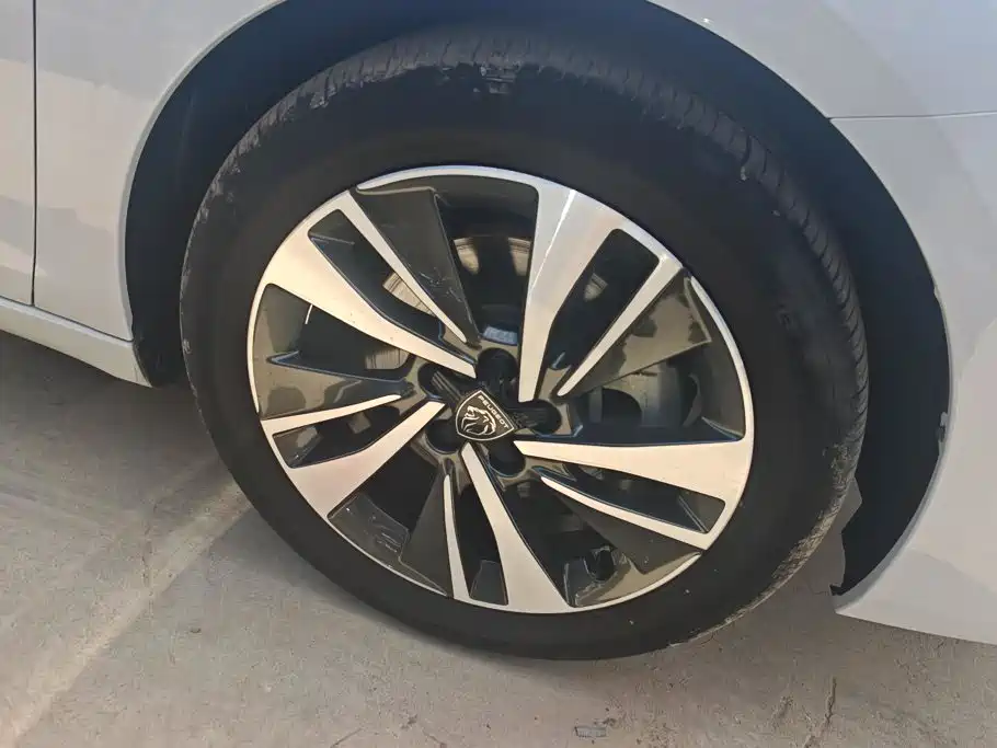 Peugeot 408 — миниатюра 6