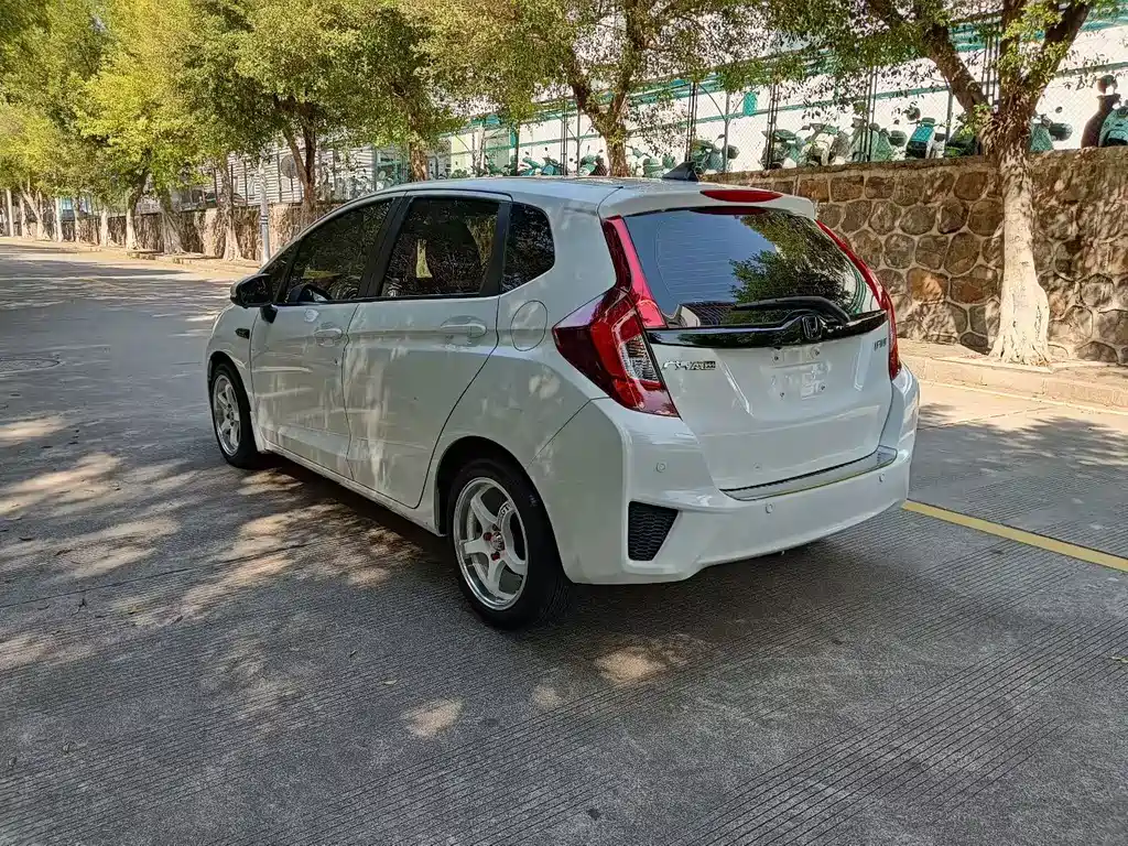Honda Fit — миниатюра 6